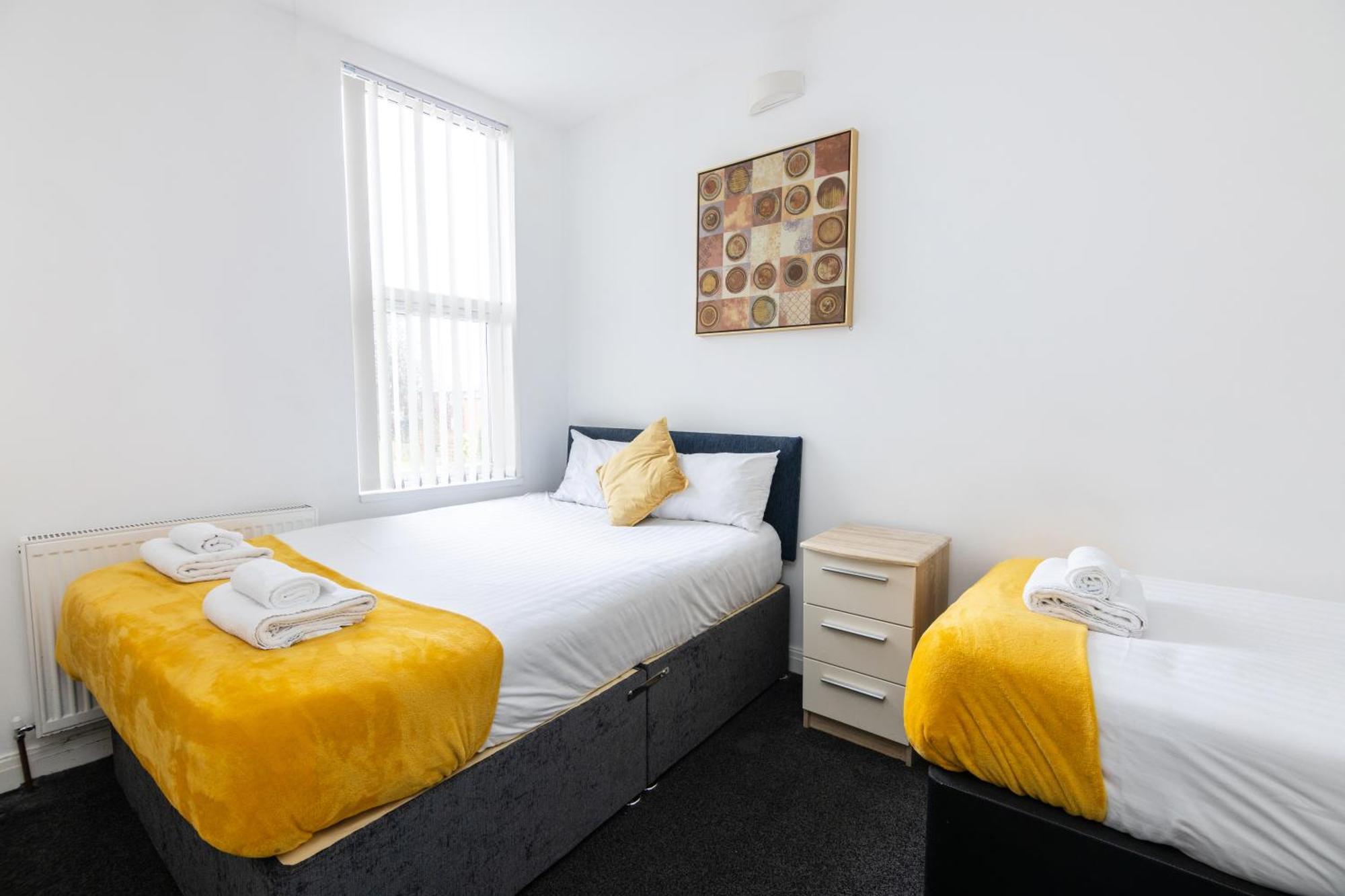 Spacious Apartment Close To City Centre With Free Secure Parking Leeds  Ngoại thất bức ảnh