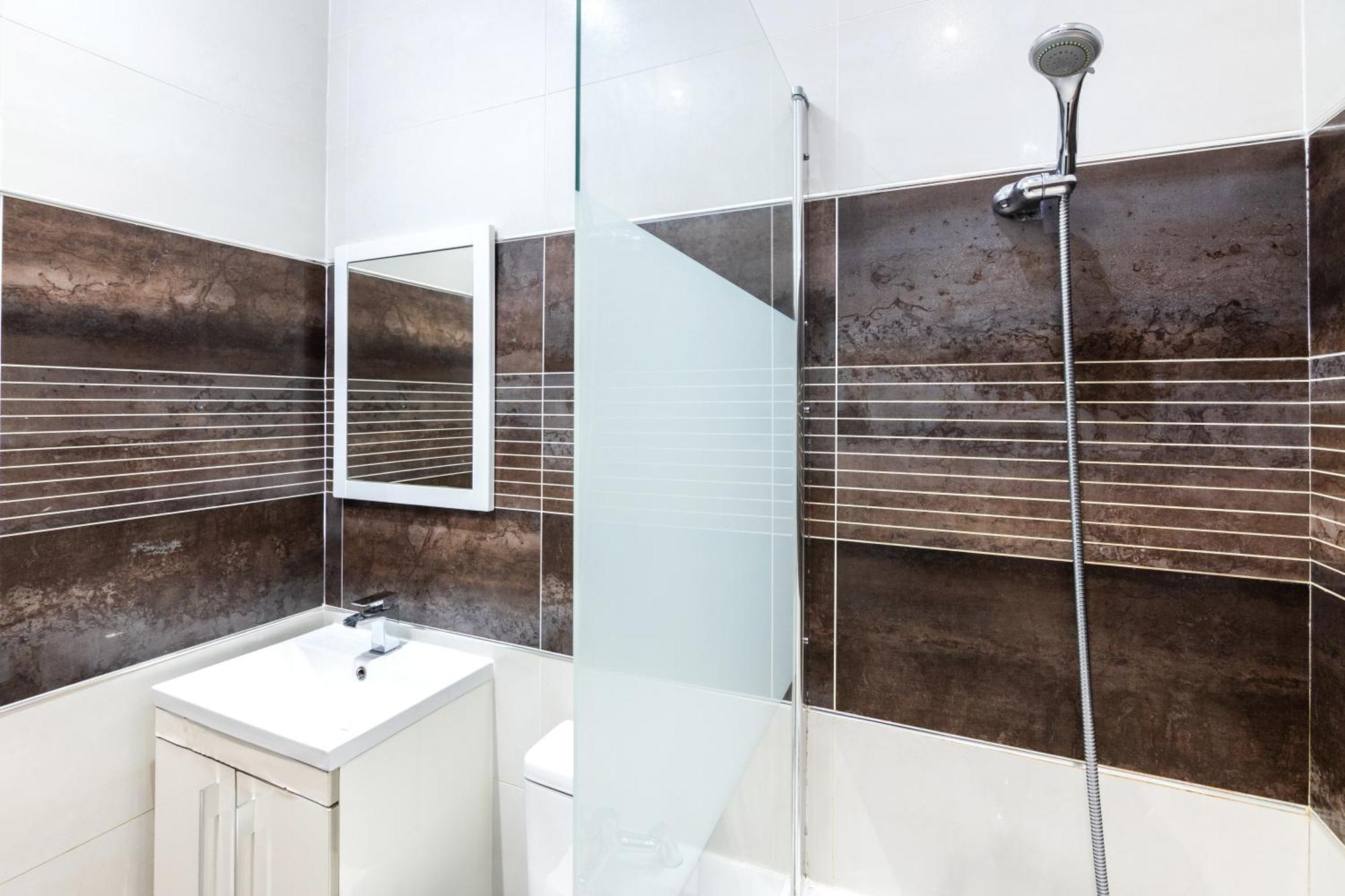 Spacious Apartment Close To City Centre With Free Secure Parking Leeds  Ngoại thất bức ảnh